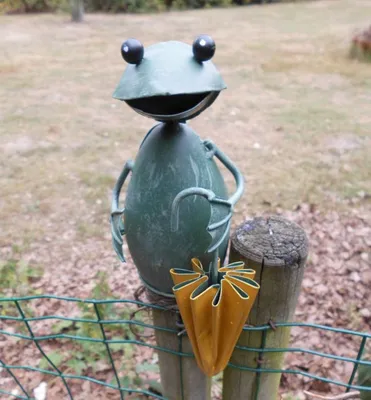 Produktbild von Zaunfigur Zaunhocker Gartendeko Frosch mit gelbem Schirm geschlossen