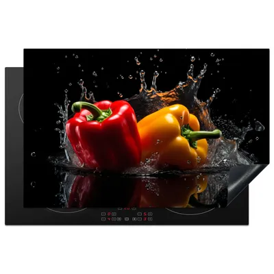 Obrázok produktu pre KitchenYeah® Kryt varnej dosky paprika - voda - čierna - zelenina - červená - žltá , 81x52cm, kuchynská dekorácia, keramický kryt varnej dosky, krycia doska na varnú dosku