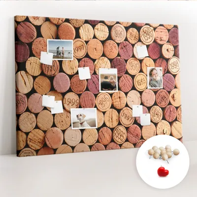 Obrázek produktu pro Korková nástěnka s kolíčky - Tabule s kolíky pro fotografie a poznámky - 140x100 cm - Připínáčky dřevěné 100 kusů - Zátky od vína