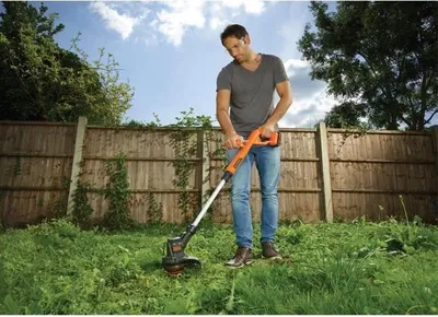Produktbild von Akku Rasentrimmer BLACK&DECKER ST182320-QW, 18V, 25cm Schnittbreite, inkl. 2Ah Akku & Ladegerät