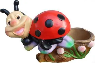 Image de Sculpture moderne décorative d'une coccinelle, hauteur de la figurine 57 cm.