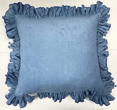 Zdjęcie produktu dla Poduszka Dekoracyjna Welurowa Z Ozdobną Falbanką Niebieska Denim 50X50 Cm