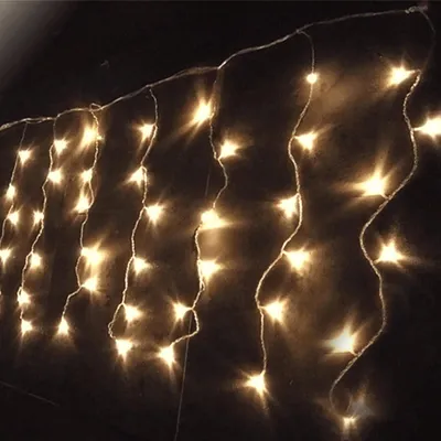 LED-Eiszapfen-Lichterkette, warmweiß, 10 m x 0,4 m, batteriebetrieben