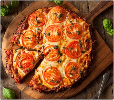 Produktbild von Spritzschutz Herdabdeckplatte Schneidebrett aus Glas Pizza mit Tomaten 1-Teilig (60x52cm)
