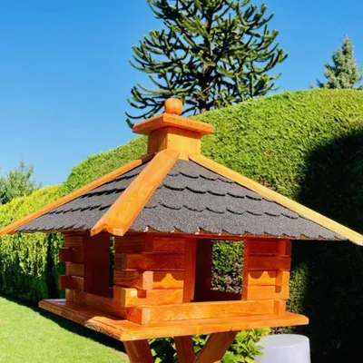 Produktbild von Handgefertigtes Vogelhaus mit Futterspender und Bitumendach