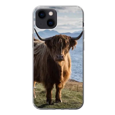 Produktbild von MuchoWow® Handyhülle Schutzhülle Hülle für iPhone 13 mini Schottische Highlander - Bergen - Meer Silikon Softcase Handy Hülle - Softcase