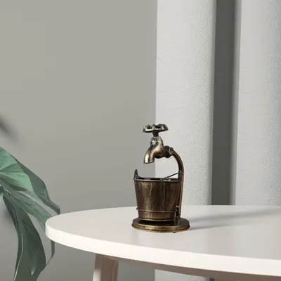 Produktbild von Retro Tischaschenbecher mit Wasserhahn-Design – Handgefertigter, rutschfester Aschenbecher für Zuhause, Büro und Bar, stabil und langlebig