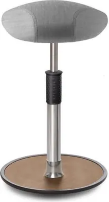Produktbild von Sitz- Stehhocker Free Tall Triangel kvadrat Remix Hellgrau Chrom /Natur.