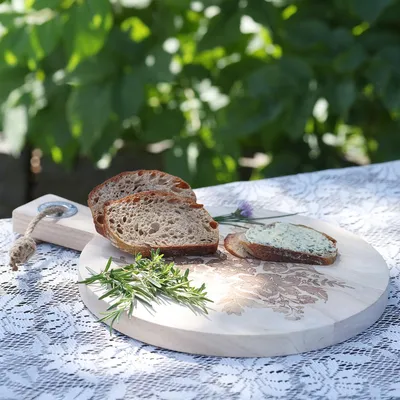 Produktbild von Rundes Mangoholz Deko-Schneidebrett Tablett Natur Retro Ø26cm Präsentierbrett Küchenbrett