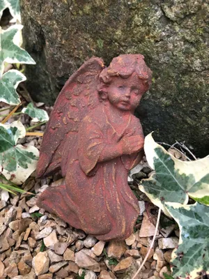 Produktbild von Engel Rost - Design Grabengel Gedenkstein Grabschmuck Grabdeko für Grabgesteck mit Draht zum Befestigen