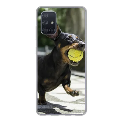 Produktbild von MuchoWow® Handyhülle Schutzhülle Hülle für Samsung Galaxy A51 Ein schwarzer Dachshund mit einem Tennisball Silikon Softcase Handy Hülle - Schutzabdeckung