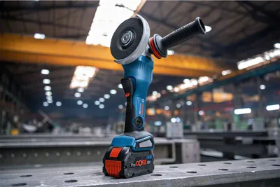 Produktbild von Bosch GWS 18V-15 PSC Professional, 2,3 kg