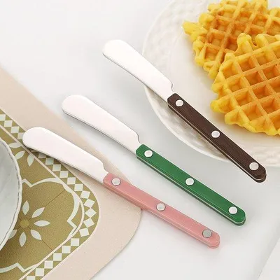 Produktbild von Drei-fach-Metallbutter- und Käseschneider - ergonomischer Buttermessersatz, multifunktionaler Käsespitzer