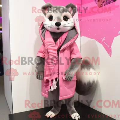 Produktbild von Maskottchenfigur REDBROKOLY einer rosa Zibetkatze mit Parka und Schalklammern