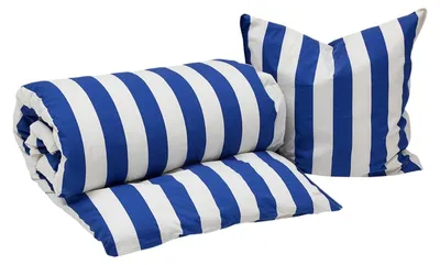 Productafbeelding van Kinderbeddengoed van katoen, merk OYOY, blauw-wit gestreept, afmetingen 70x140 cm en 40x45 cm