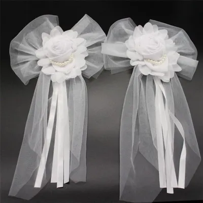 Produktbild von Autoschmuck Hochzeit Schleife, Hochzeitsdeko Weiß Autoschleifen Hochzeit Vintage Spitzenblume Antennenschleifen Hochzeit Autodeko Autoschleifen für Auto Hochzeit Deko Zimmerdeko, 1 Paar 25cmx33cm