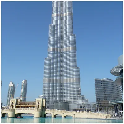 Produktbild von Wallario Sticker / Aufkleber für Kühlschrank / Geschirrspüler / Küchenschränke, selbstklebende Folie - 60 x 60 cm, Motiv: Wolkenkratzer in Dubai