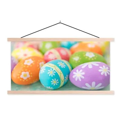 Produktbild von MuchoWow® Textilposter Bunte Ostereier auf einem Ostertisch 60x30 cm mit holzfarbenen Rahmen - Dekoration