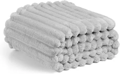Produktbild von Famanu Fleece Plaid für Sofa und Bett - Flanell Decke 150x200 cm Grau
