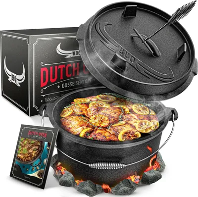 Produktbild von BBQ Dutch Oven Set [7L] – Eingebrannter Feuertopf aus Gusseisen mit Füßen & Deckel – mit Spiralgriff für optimalen Halt – inkl. Deckelheber