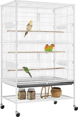 Image de Cage à oiseaux sur pied avec roulettes, 52 x 79 x 132 cm, blanche | Cage pour perroquets et canaris, montée sur roulettes, avec 3 perchoirs en bois et 4 mangeoires