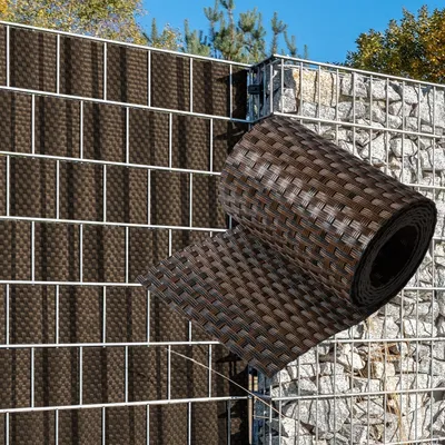 Produktbild von NYVI Polyrattan Sichtschutzstreifen Privafence Braun und Schwarz 255 x 19 cm 6 Rollen (15,3 Meter) - SPARSETS - Sichtschutz für Doppelstabmatten Zaun - Premium Zaunsichtschutz