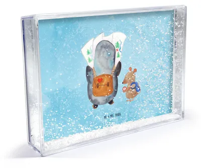 Produktbild von Mr. & Mrs. Panda Fotorahmen Pinguin & Maus Wanderer - Eisblau - Geschenk, 3D-Bilderrahmen, Abenteuer, Bilderrahmen, Wanderlust, dekoartikel, Fotohalter, Wandern, Ausflug