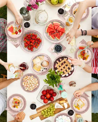Produktbild von 30. Geburtstag Dekorationen - Roségold - Einweg-Partyartikel für Frauen - Geschirrset mit Papptellern, Bechern, Servietten und Tischdecke - Tischbedarf für 16 Gäste