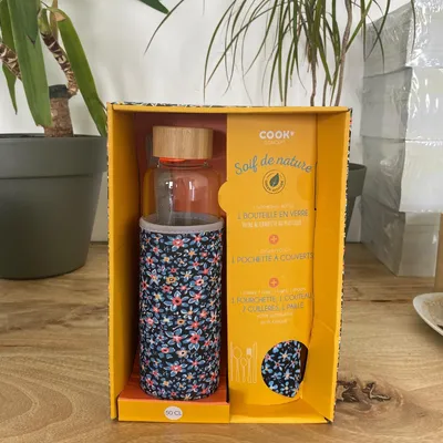 Image de Coffret Bouteille En Verre 50cl Et Couverts