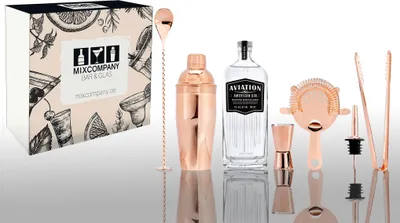 Produktbild von Ryan Reynolds Geschenkset Aviation American Gin 0,7L (42% Vol) mit 6 teiligem Barset Deadpool Star Ryan Reynolds - [Enthält Sulfite]