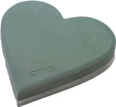 Produktbild von OASIS® Nass-Steckschaum Herz DOLITA, Hochzeitsdeko, EcoBase Hartschaumboden, grün, 30x29x4,5cm - Nasssteckmasse