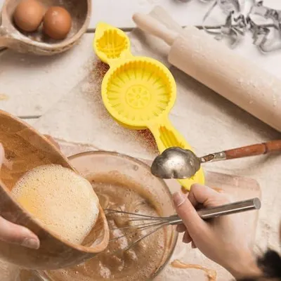 Produktbild von Plätzchenform als Küchenstempel und Keksausstecher für Schokolade und Gebäck