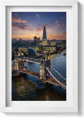 Produktbild von London Bridge am Abend aus der Vogelperspektive– Wandbild mit Rahmen – Gerahmtes Bild  – Wanddekoration – 20x30 cm – Weiß