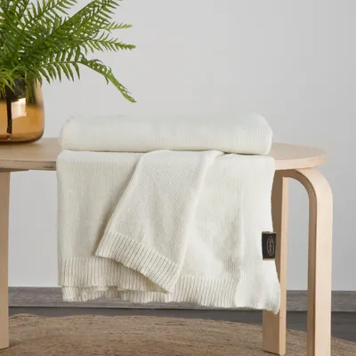 Produktbild von Cremefarbene moderne Kuscheldecke, 150x180 cm, für Schlafzimmer
