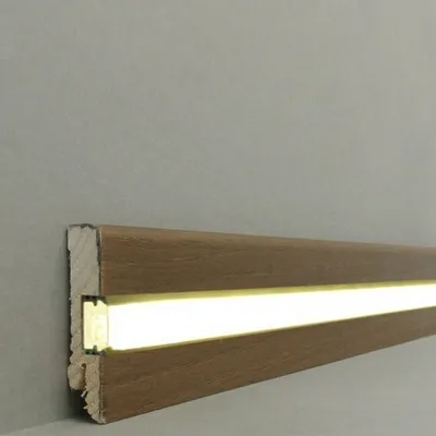 Produktbild von Licht - Fußleisten / Licht - Sockelleisten "Lübeck" (Echtholzfurnier - 16.61.22L) - Räuchereiche lackiert