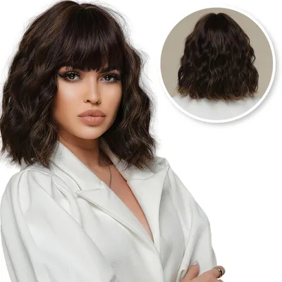 Produktbild von SassyGoods Braune Perücke – Wig – Bob Perücken Damen Kurz – Drag Queen – Braun Gewellt – 35 cm