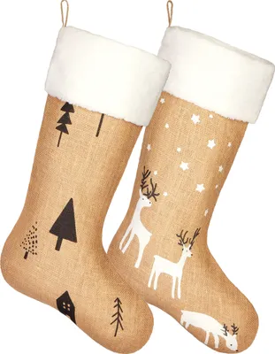 Produktbild von BRUBAKER 2er Set Weihnachtsstrumpf zum Befüllen und Aufhängen - Tannenbäume und Rentiere - 52 cm groß - Nikolausstrumpf