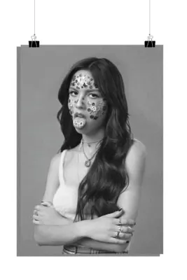 Produktbild von Olivia Rodrigo Poster - Musik Poster - Pop Poster - Schauspielerin Poster - 61x91cm - Perfekt zum Einrahmen