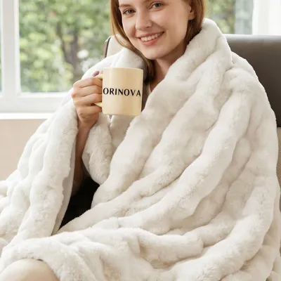 Produktbild von Decke 130x150 cm - Fluffy Wohndecke - Weich/Bequem - Atmungsaktiv - Hautfreundlich/