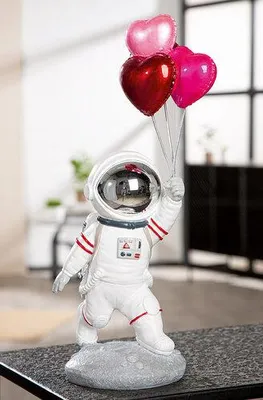 Produktbild von Gilde Figur, Astronaut, Herz, "Michael", Kunstharz, weiß, silberfarben, VE 2, L. 14.5 cm, B. 15 cm, H. 39 cm 60111
