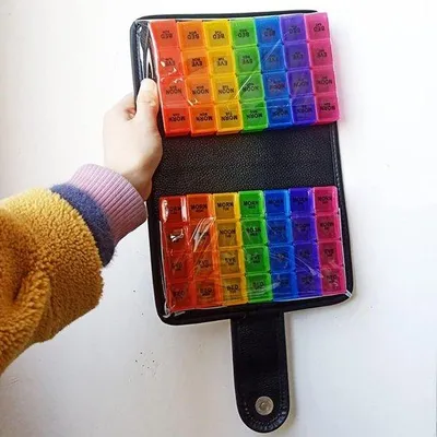 Produktbild von Famanu Pillendispenser mit 56 Fächern - Medikamentenorganizer