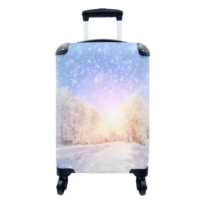 Produktbild von MuchoWow® Koffer Handgepäck Trolley Rollkoffer Kleine Reisekoffer mit 4 Rollen - Schnee - Sonne - Winter - Cabin Size < 55x40x23 cm & 55x40x20 cm - Fotokoffer - Kabinenkoffer - Boardgepäck - Reise-Box - Reisekoffer - Reisegepäck - Koffer mit Bild - Trolley für Kinder