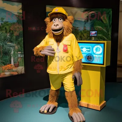 Productafbeelding van Gele baviaan mascotte REDBROKOLY kostuum karakter gekleed met een bermudabroek en armbandhorloges