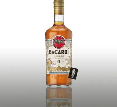 Produktbild von Bacardi Anejo 4 Cuatro goldener Rum Bahamas 1l (40% vol.) inkl. Mixcompany Postkarte- [Enthält Sulfite]