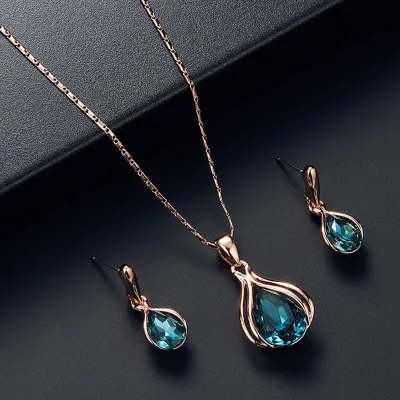 Produktbild von Damen-Schmuckset mit Zirkonia-Wassertropfen-Anhänger, Halskette, Ohrstecker, Ohrringen