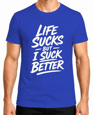 Imagen del producto de Camiseta para hombre, color azul, con el texto: "La vida apesta, pero yo lo hago peor" (estilo sarcástico)
