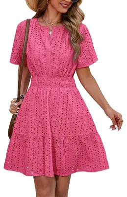 Produktbild von Sommerkleid für Damen – Baumwollkleid mit V-Ausschnitt und Zierstickereien