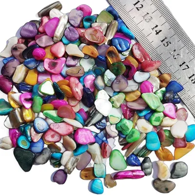 Productafbeelding van Decoratieve schelpen en mozaïektegels - Een kleurrijke mix voor knutselen en decoreren - Geschikt voor aquaria en interieur - 100 gram