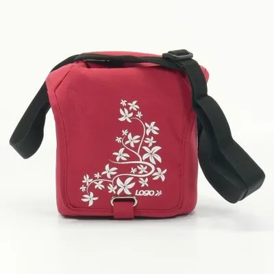 Produktbild von Kameratasche, Polyester, rot, Blume, Klettverschluss, 17x18x10 mit Schulterriemen, Logo