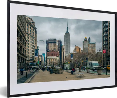 Produktbild von MuchoWow® Gerahmtes Poster New York - Empire State Building - Winter 60x40 cm - Poster mit Schwarzem Bilderrahmen Wandposter Rahmen Foto Bilder - Schlafzimmer - Plakat in Rahmen - Drucken